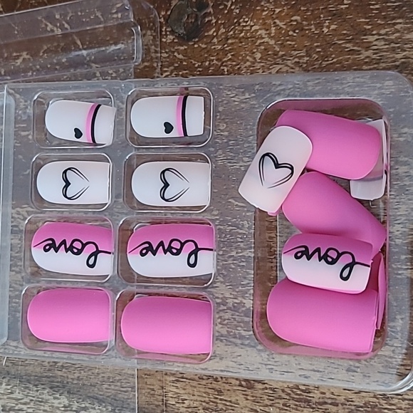 2/$16 Hearts Matte Press On Nails - Picture 6 of 10